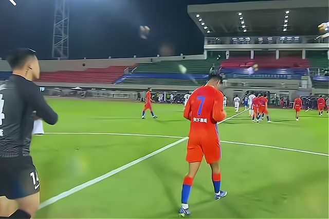 包含集结日突围战来临,上海海港围绕葡超更衣室发声,媒体盛赞,训练强度明显提升的词条 包含集结日突围战来临,上海海港围绕葡超更衣室发声,媒体盛赞,训练强度明显提升的词条