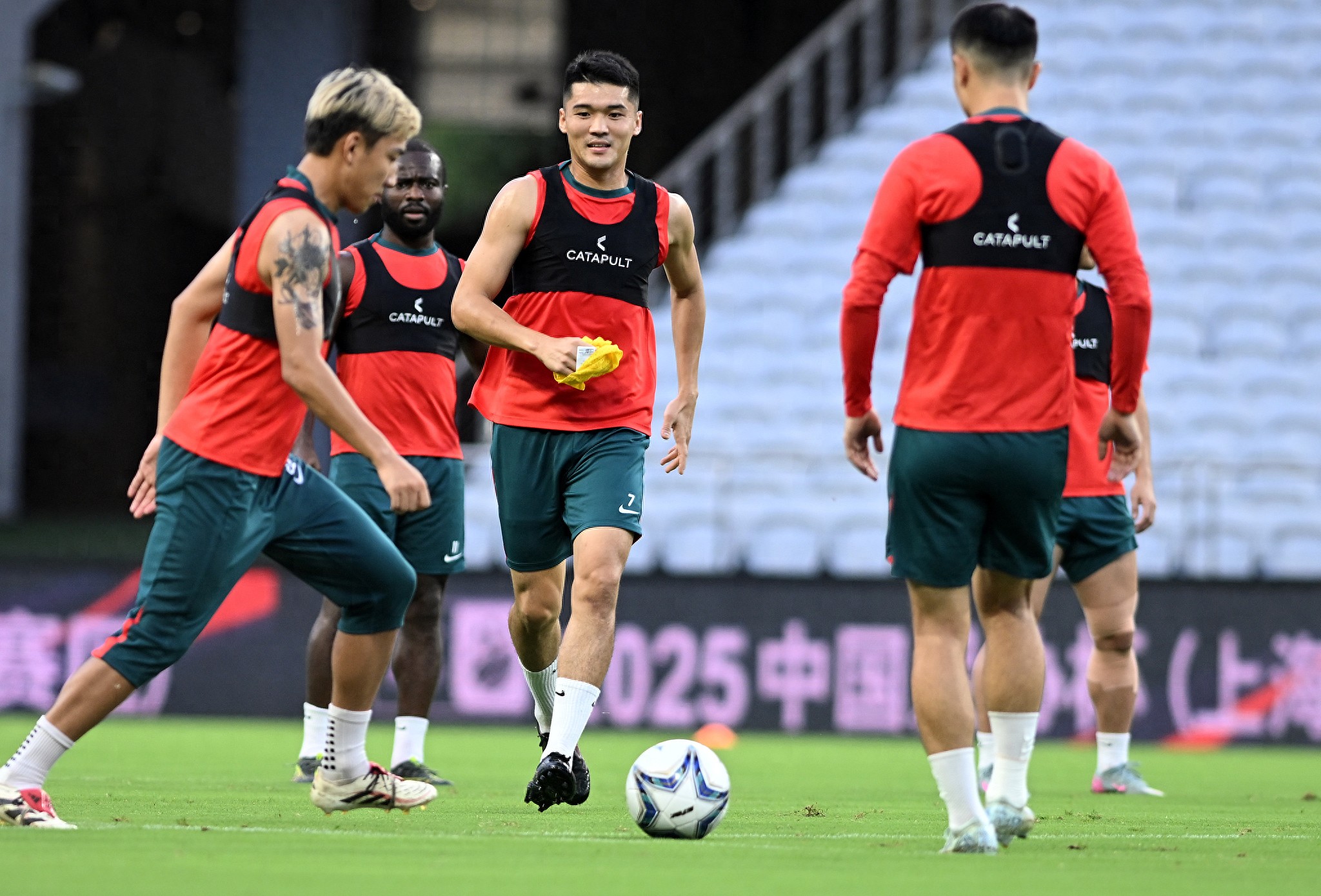 关于NBA总决赛赛前走向成谜，山东泰山再遭质疑，话题不断，赛程密集仍需轮换的信息