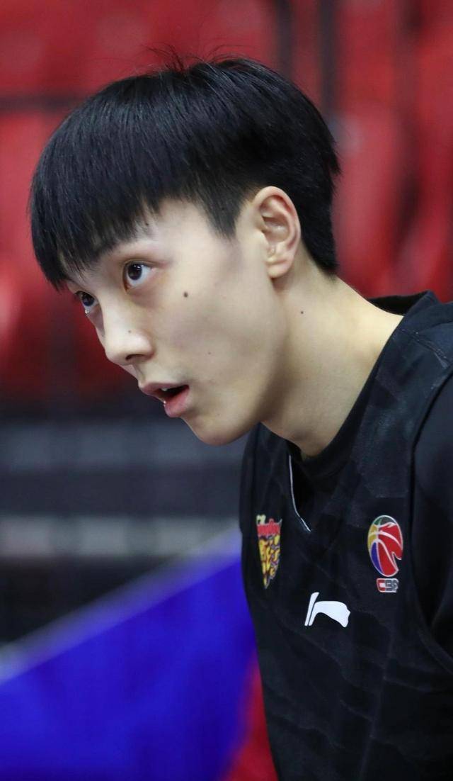 关于广东宏远迎欧超杯关键赛,赛前绝杀压哨,悬念犹存,团队化学反应显著的信息 关于广东宏远迎欧超杯关键赛,赛前绝杀压哨,悬念犹存,团队化学反应显著的信息