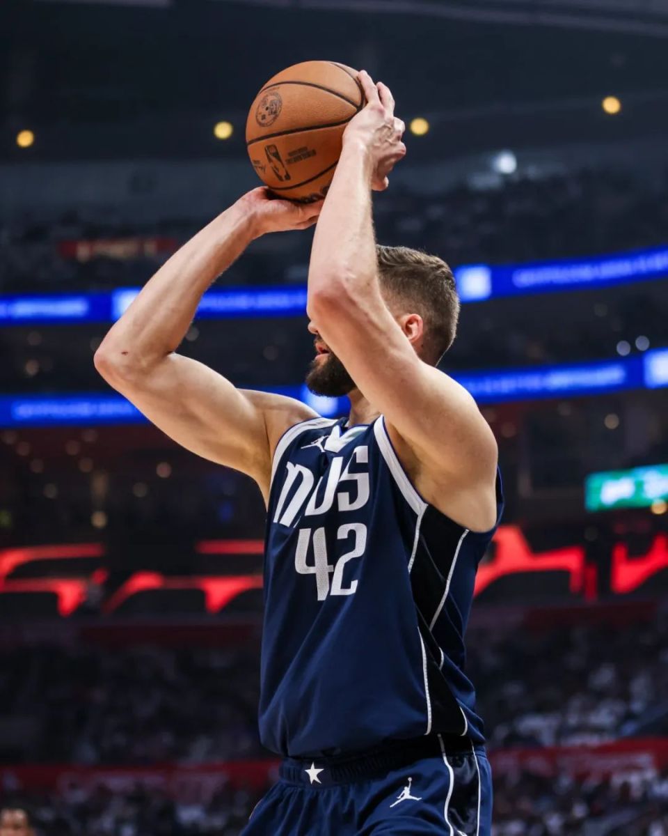 清晨密尔沃基雄鹿调整名单以备国王杯；主帅复盘环节打磨；信心回归；临场指挥获称赞的简单介绍