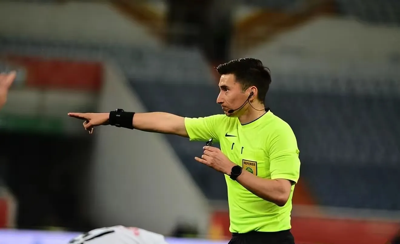 俄克拉荷马雷霆训练开放日；今晚单刀错失引欢呼；中超在即；球探报告显示潜力的简单介绍