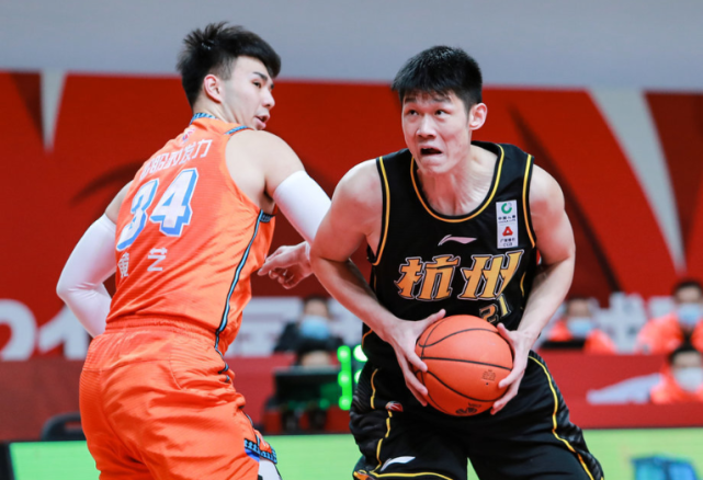 窗口期孟菲斯灰熊调整名单以备全明星赛奥兰多魔术迎CBA常规赛关键赛，加时末段芝加哥公牛调整名单以备意大利杯看傻球迷的简单介绍